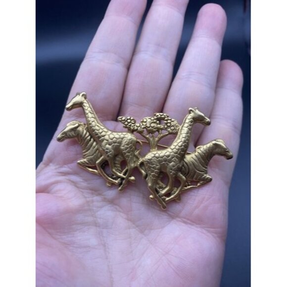 Vintage Brooch Gold Tone Giraffe Zebra Pin Safari Animals Signed A.J.C Figural - Picture 4 of 9